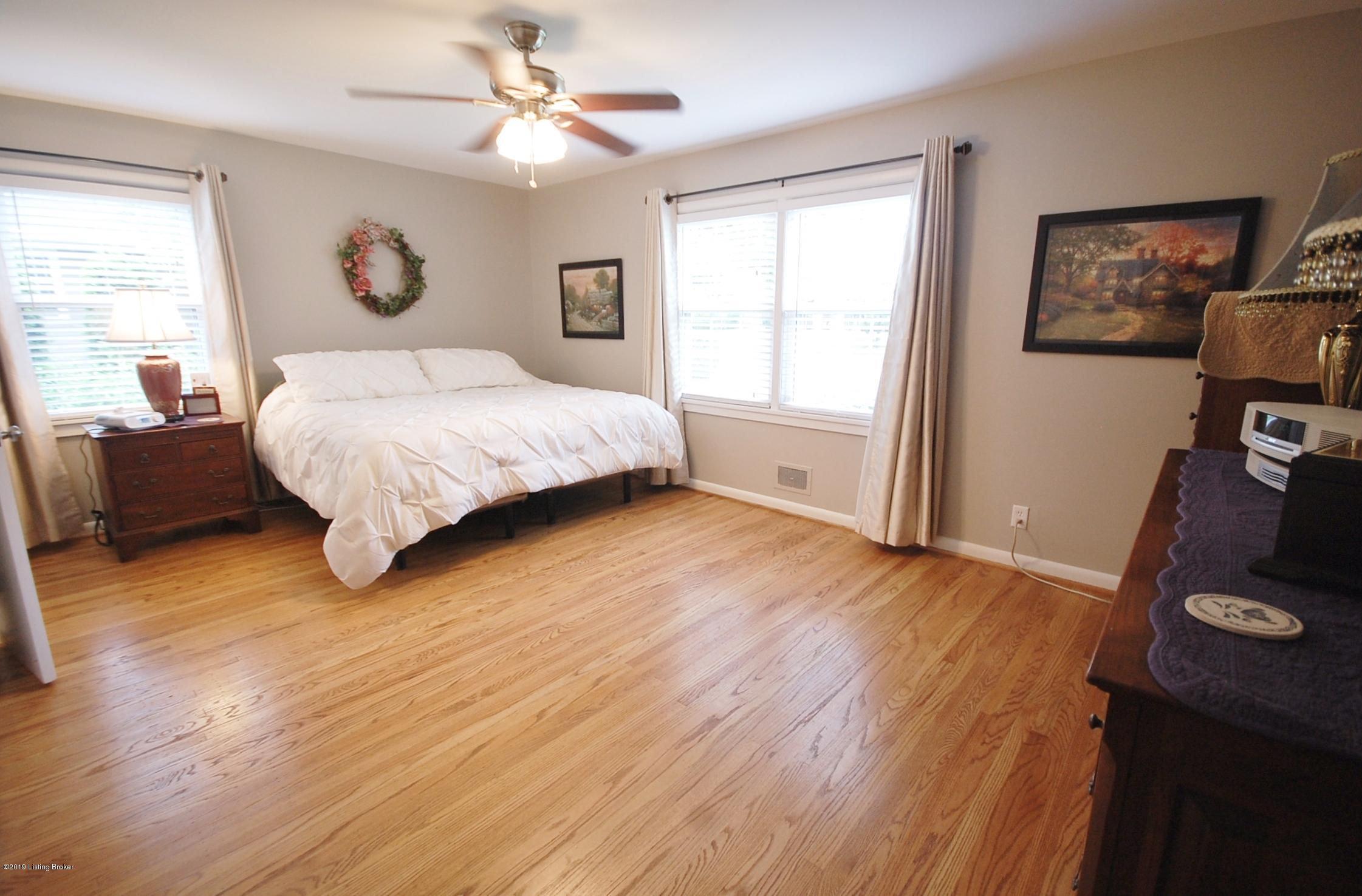 714 Antrim Road Louisville, KY 40207 - Photo 5 of 51 Huge Master Bedroom suite