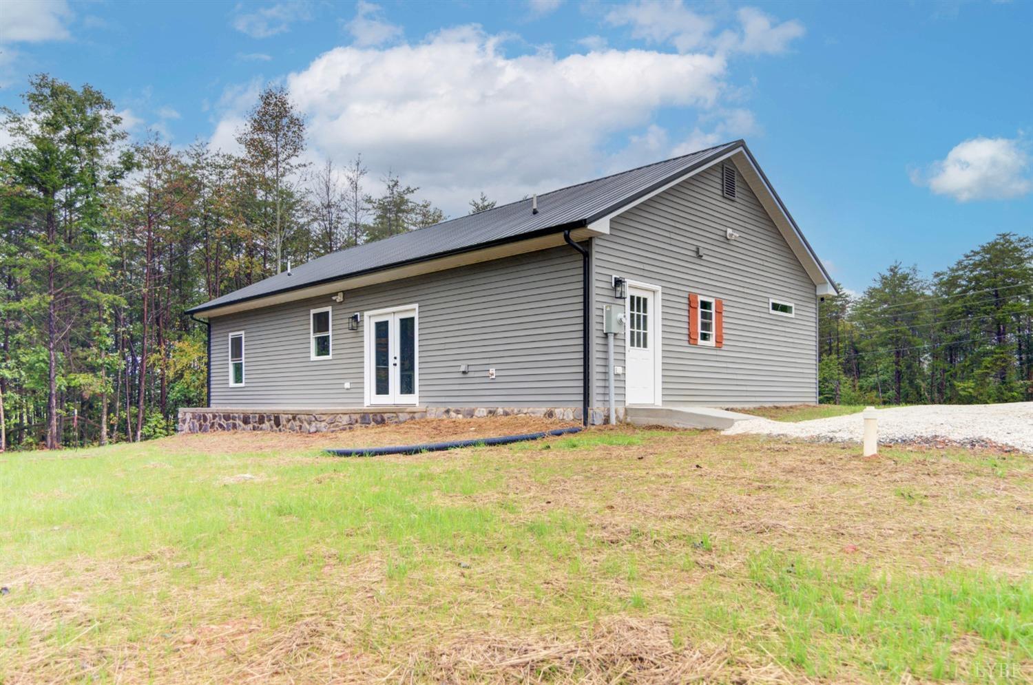 9754 Stonewall Road Appomattox, VA 24522 - Photo 5 of 30 Gallery Image 5