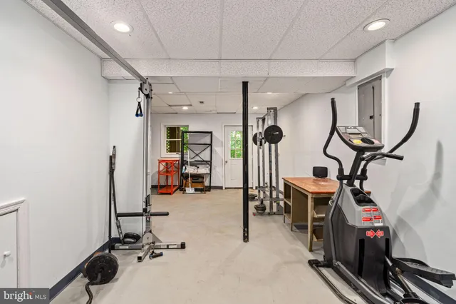 a view of empty room with window