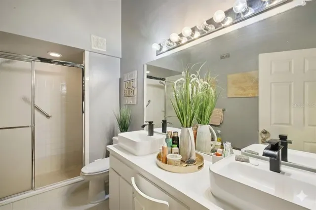 a en suite bathroom with a sink and a mirror