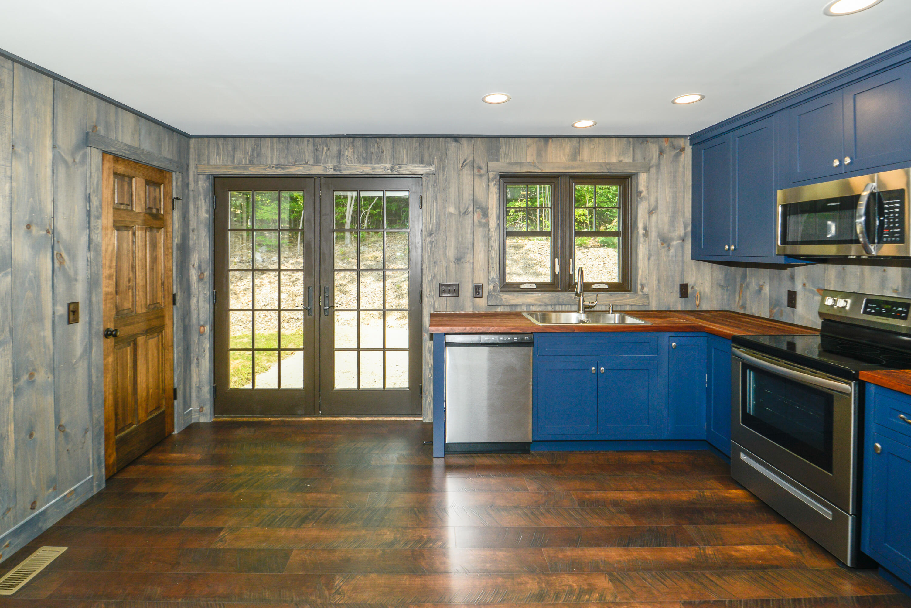 47 Whitetail Road Bridgton, ME 04009 - Photo 20 of 37 Kitchen & back entrance
