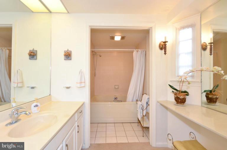 1809 Batten Hollow Road Vienna, VA 22182 - Photo 22 of 30 Master Bath