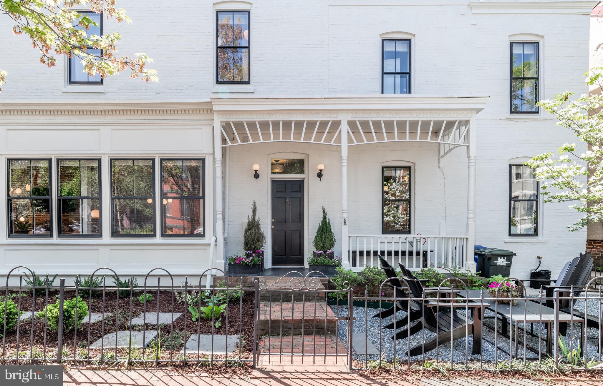 252 10th Street Northeast Washington, DC 20002 - Photo 5 of 37 Outdoor patio for entertaining