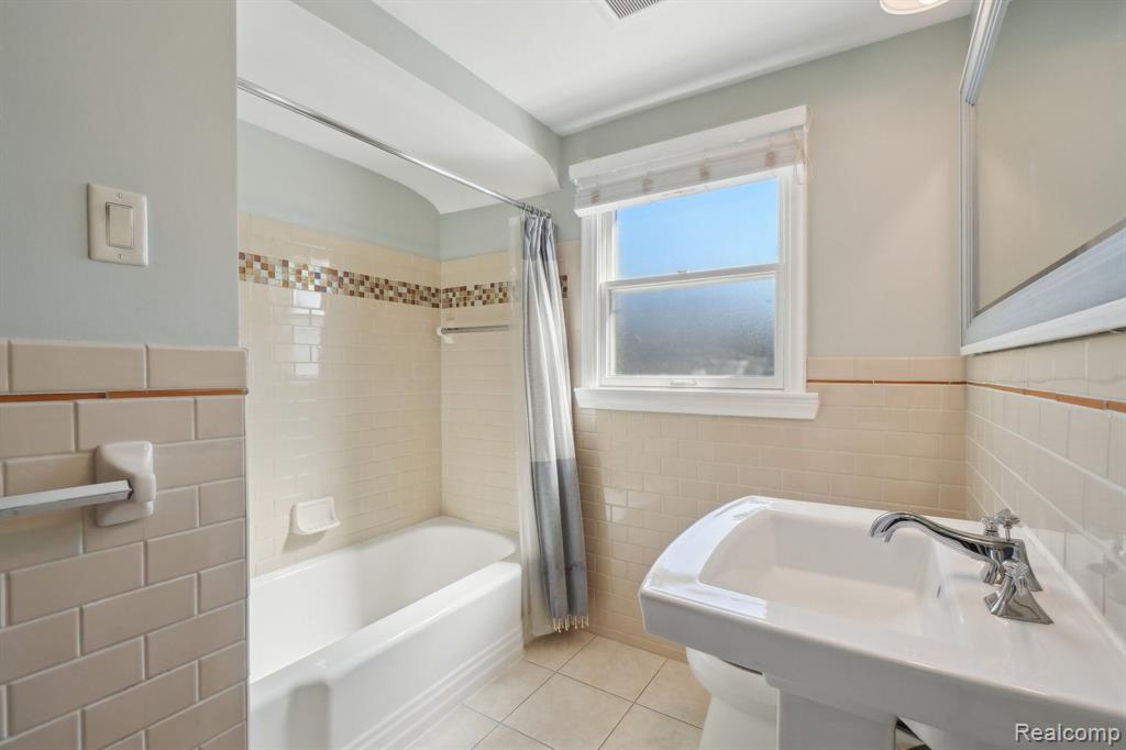 18122 Riverside Drive Beverly Hills, MI 48025 - Photo 28 of 41