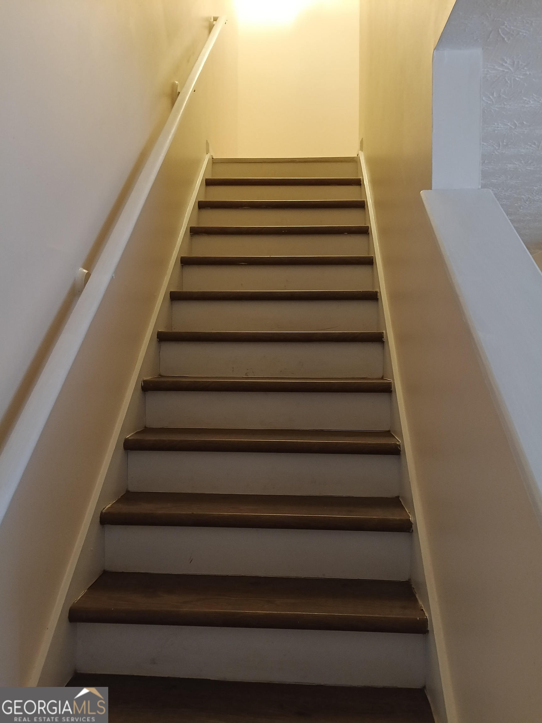 3049 Fields Drive Lithonia, GA 30038 - Photo 9 of 14 a view of entryway