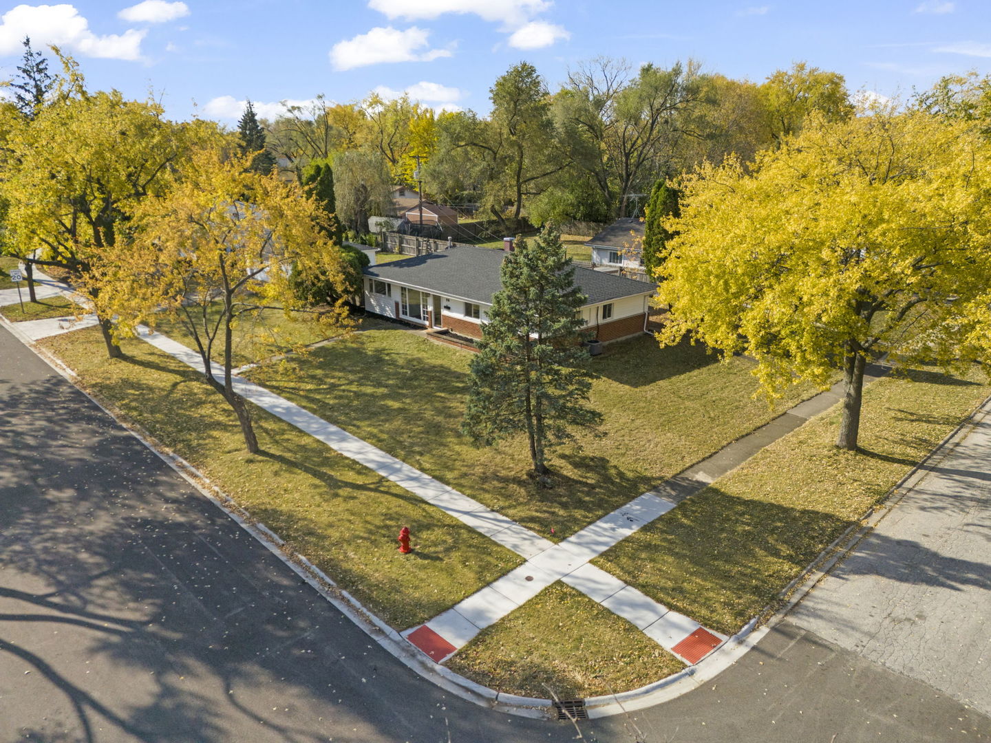 90 Pleasant Street Hoffman Estates, IL 60169 - Photo 27 of 43 a view of a backyard