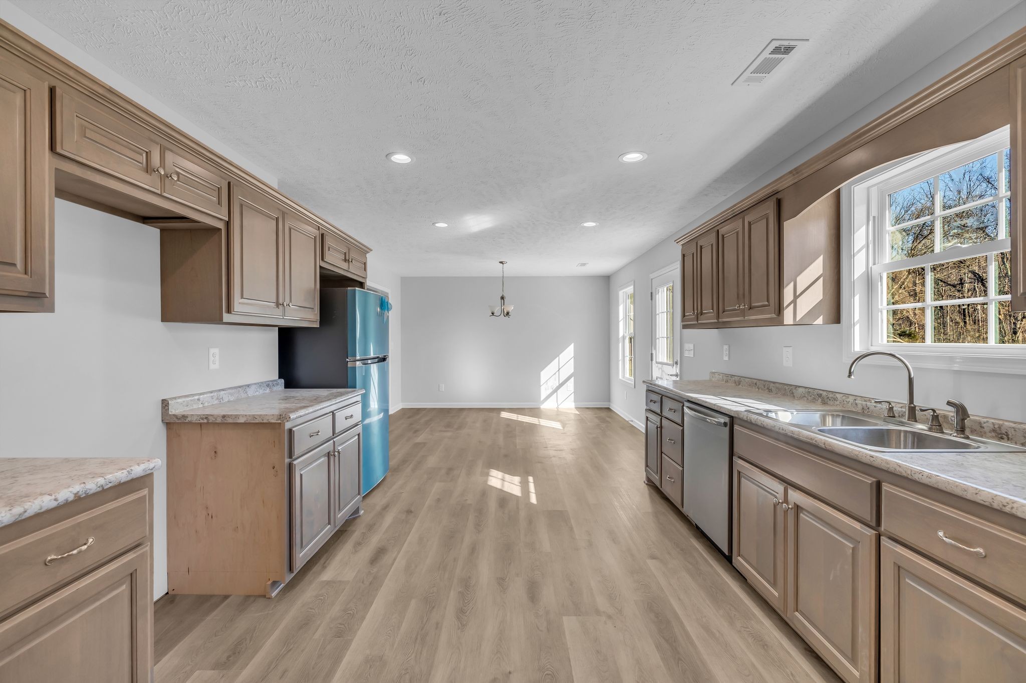 638 Summitville Road Manchester, TN 37355 - Photo 13 of 33 a kitchen with granite countertop a sink stove refrigerator and cabinets