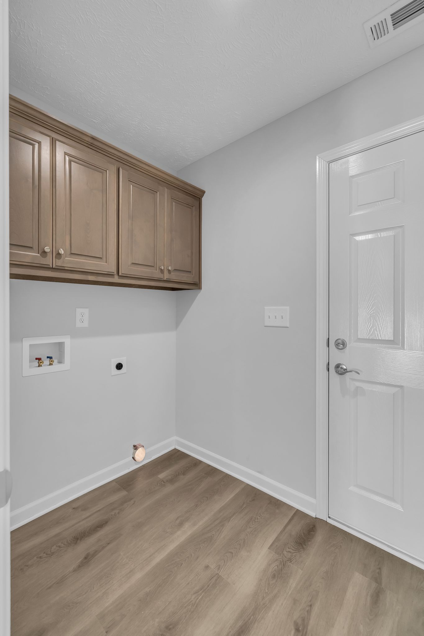 638 Summitville Road Manchester, TN 37355 - Photo 14 of 33 a view of an empty room and wooden floor