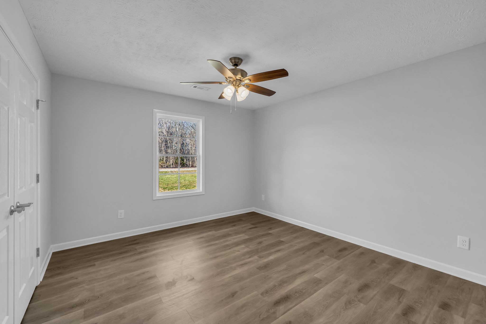 638 Summitville Road Manchester, TN 37355 - Photo 21 of 33 wooden floor in an empty room with a window