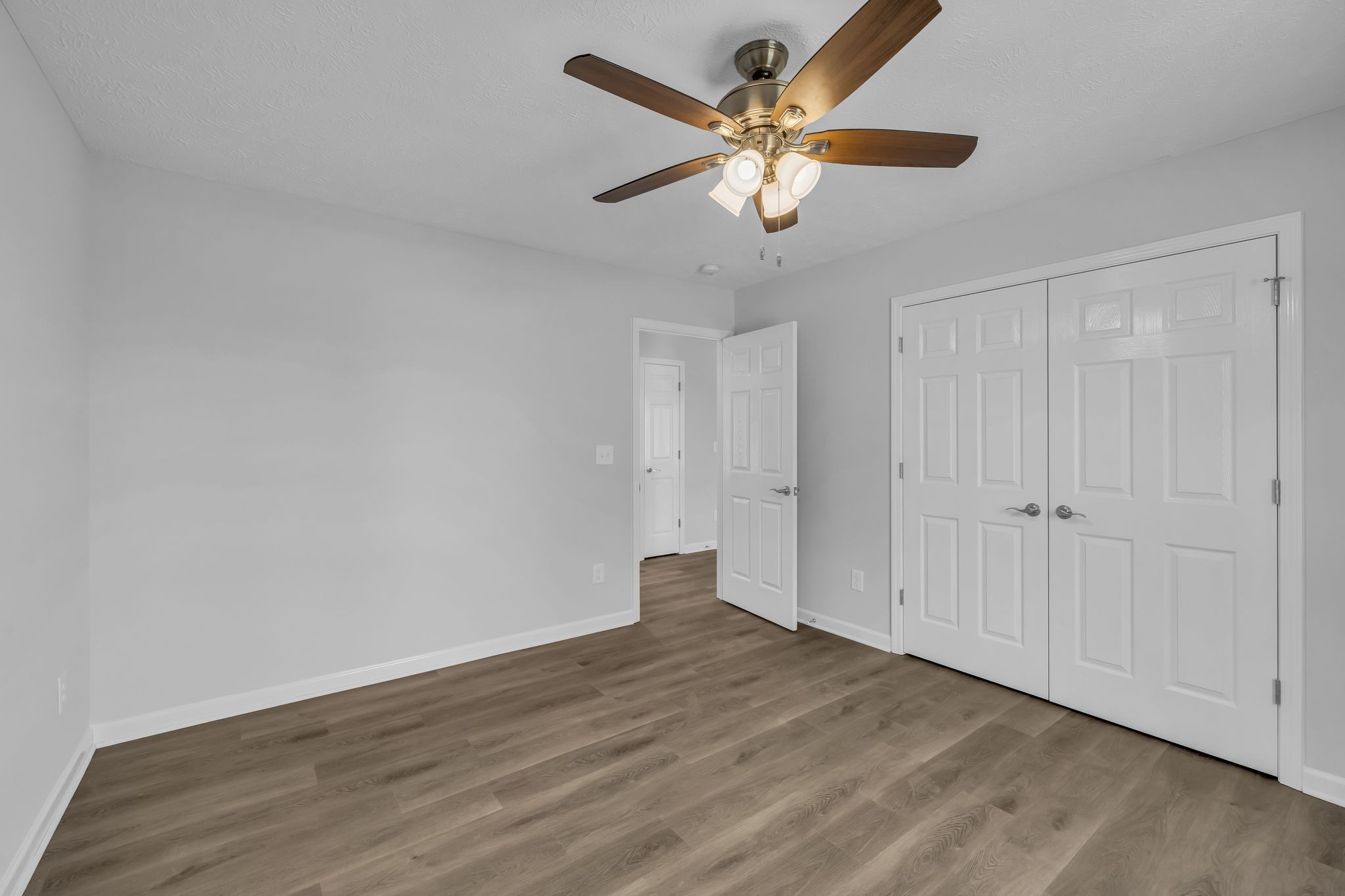 638 Summitville Road Manchester, TN 37355 - Photo 23 of 33 an empty room with wooden floor and ceiling fan