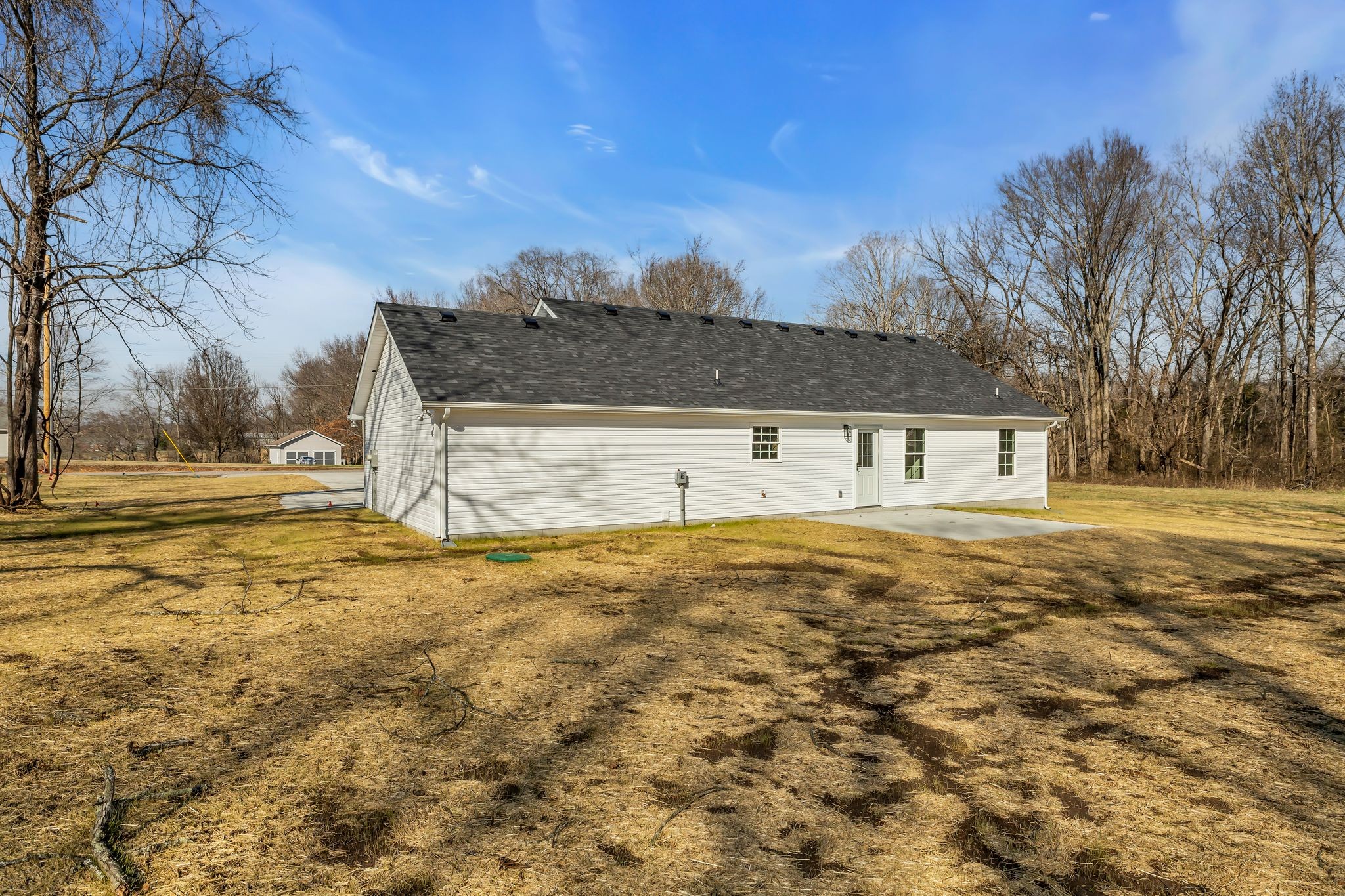 638 Summitville Road Manchester, TN 37355 - Photo 31 of 33 a backyard of house