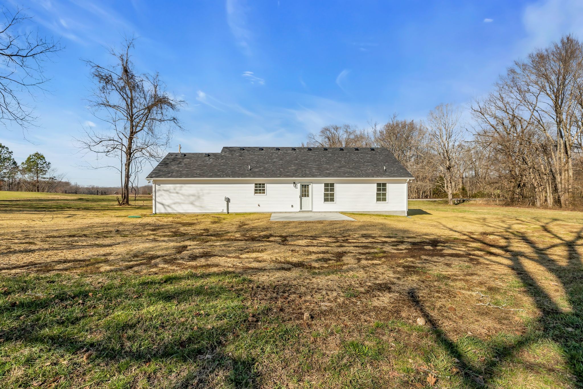 638 Summitville Road Manchester, TN 37355 - Photo 32 of 33 a front view of a house with a yard