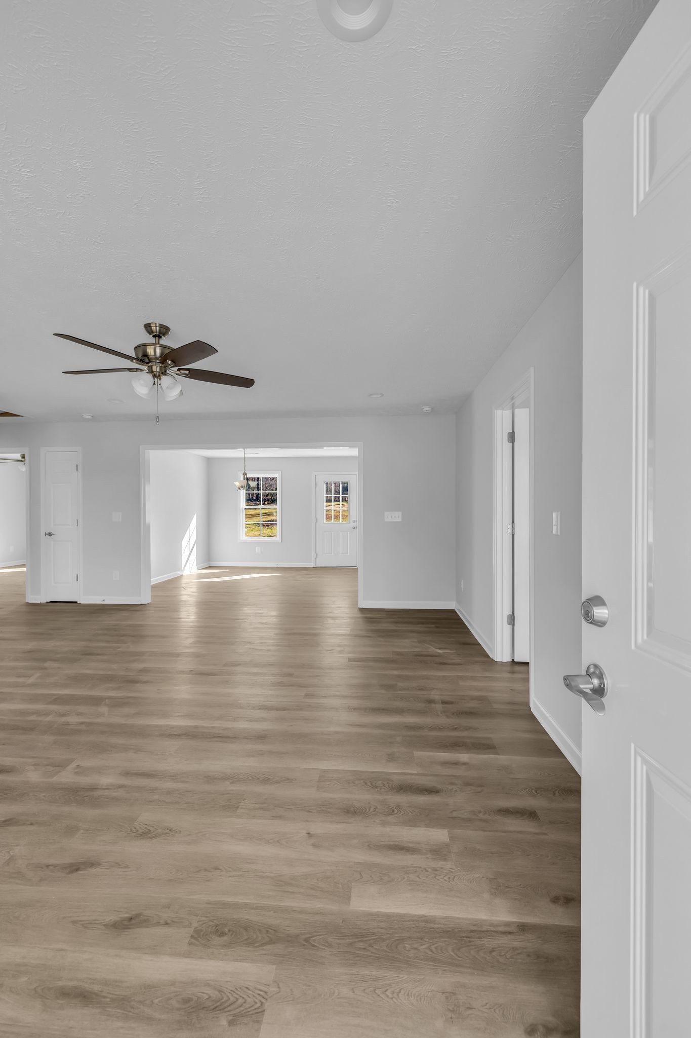 638 Summitville Road Manchester, TN 37355 - Photo 5 of 33 a view of empty room with wooden floor