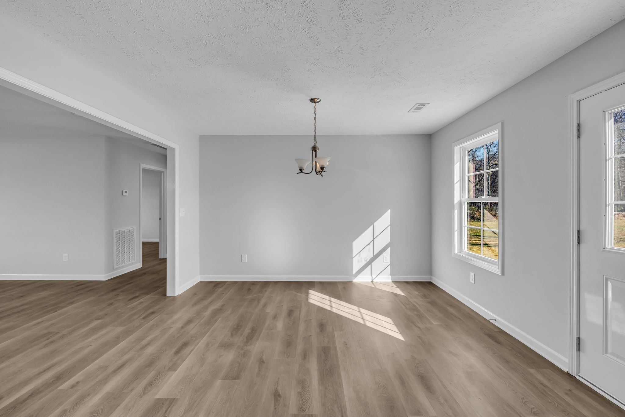 638 Summitville Road Manchester, TN 37355 - Photo 10 of 33 an empty room with wooden floor and windows