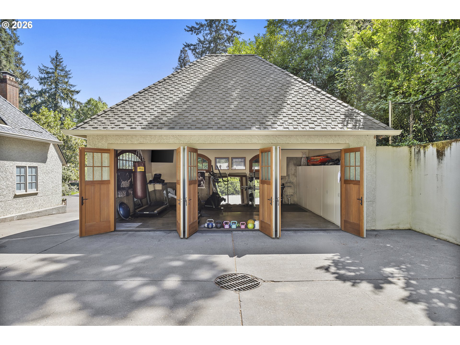 1905 South Greenwood Road Portland, OR 97219 - Photo 36 of 46 a view of a house outdoor space