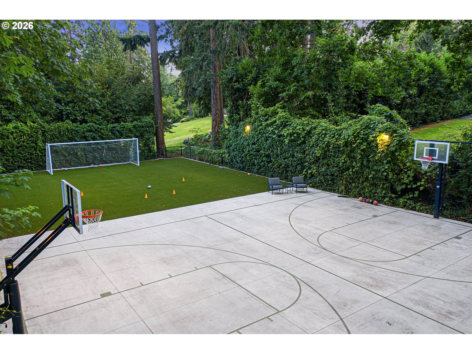 1905 South Greenwood Road Portland, OR 97219 - Photo 42 of 46 a view of a backyard