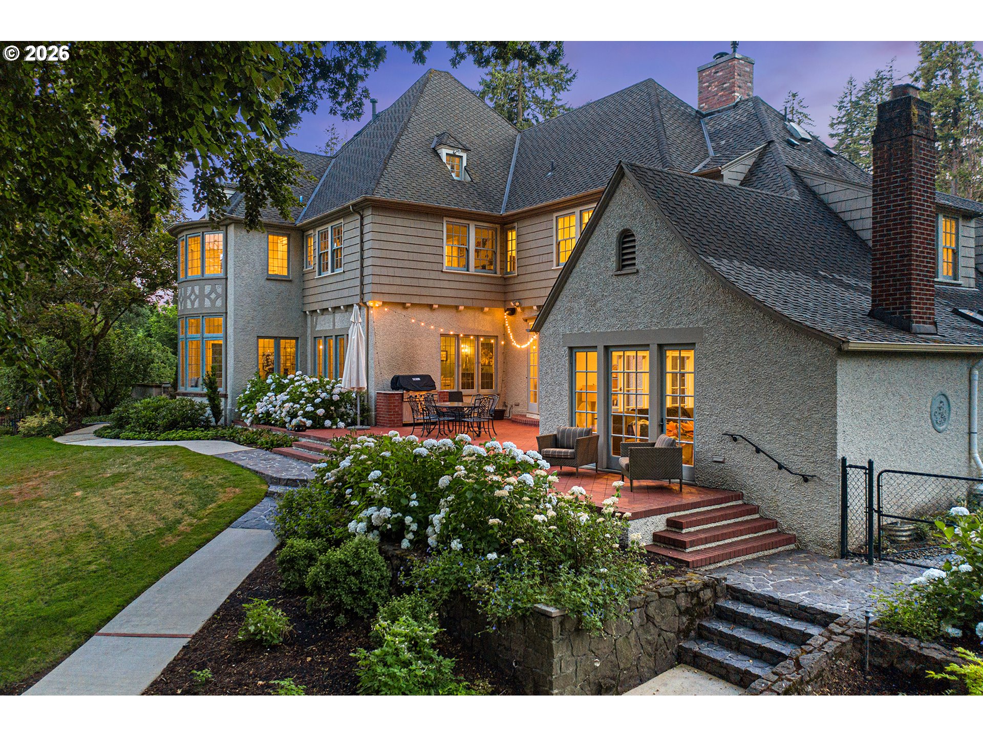 1905 South Greenwood Road Portland, OR 97219 - Photo 43 of 46 a house view with a outdoor space
