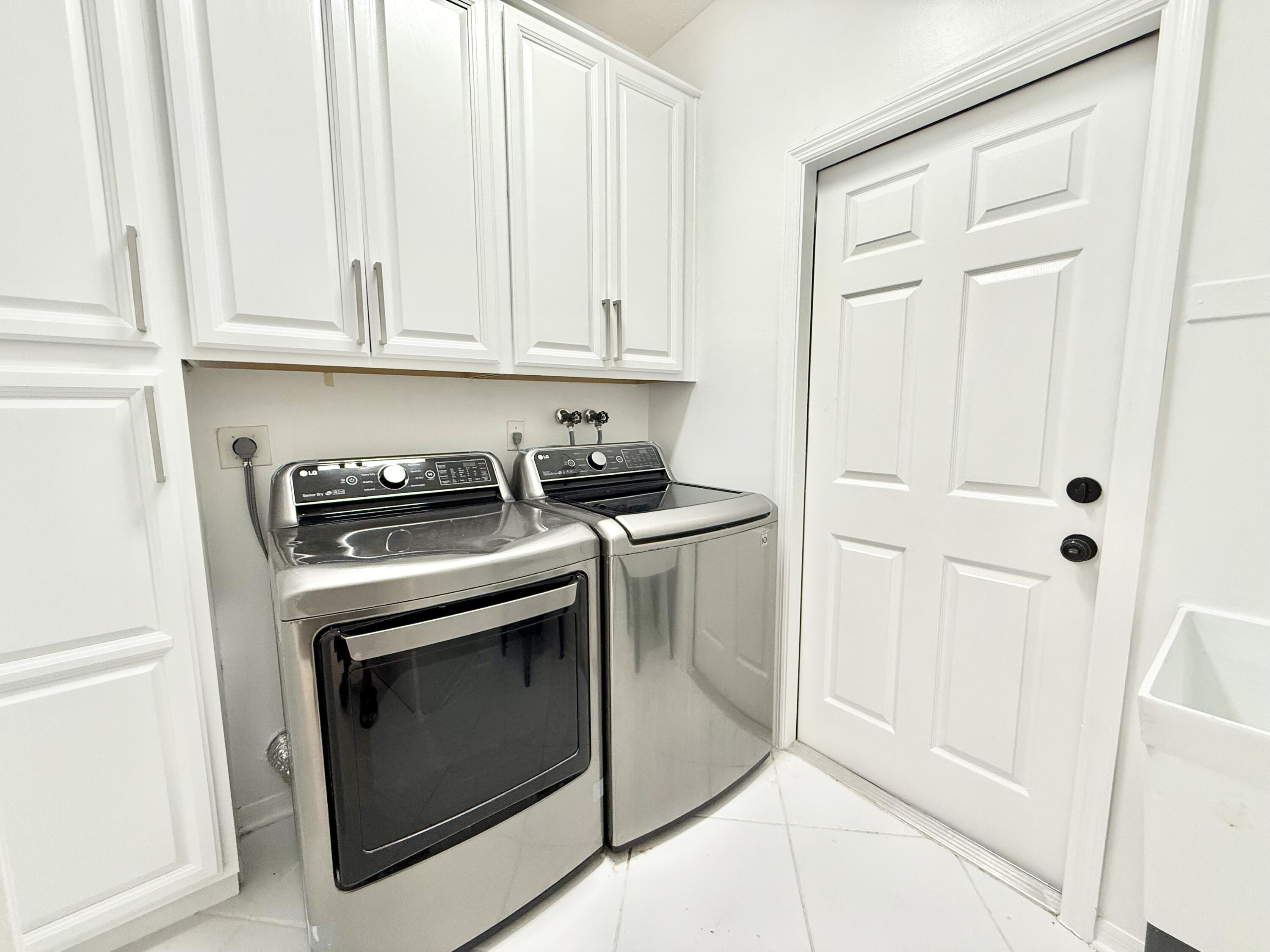 12310 Riverfalls Court Boca Raton, FL 33428 - Photo 21 of 30 LAUNDRY ROOM BETWEEN GARAGE AND KITCHEN