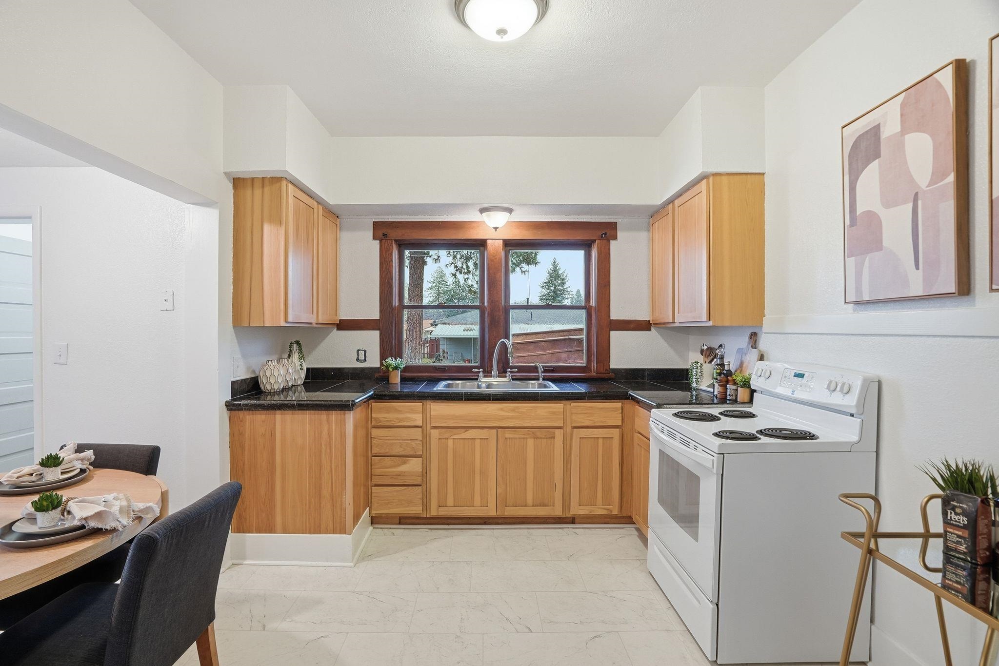 6104 North Stevens Street Spokane, WA 99205 - Photo 11 of 30