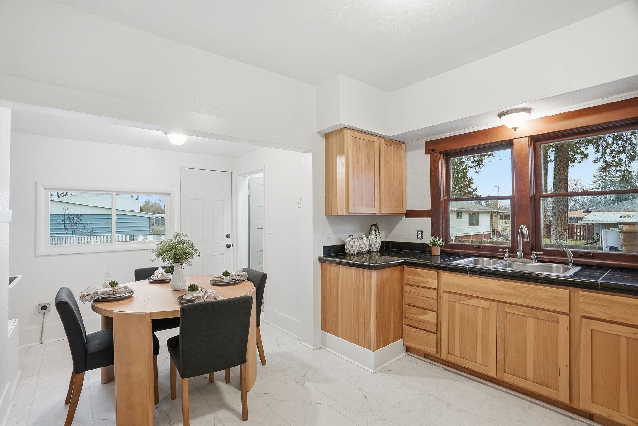 6104 North Stevens Street Spokane, WA 99205 - Photo 10 of 30