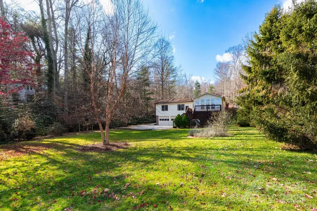 a view of a fountain in front of the house