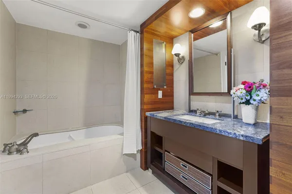 $5,800 | 6801 Collins Avenue, Unit 1112, Miami Beach, FL 33141