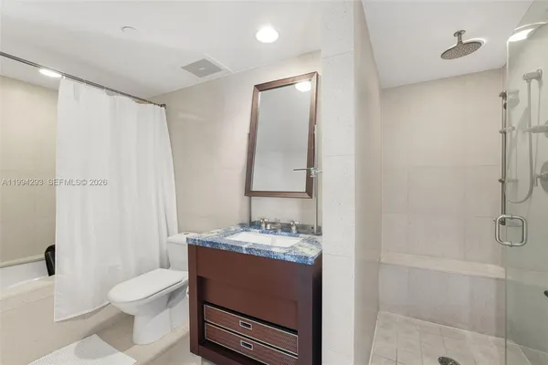 $5,800 | 6801 Collins Avenue, Unit 1112, Miami Beach, FL 33141