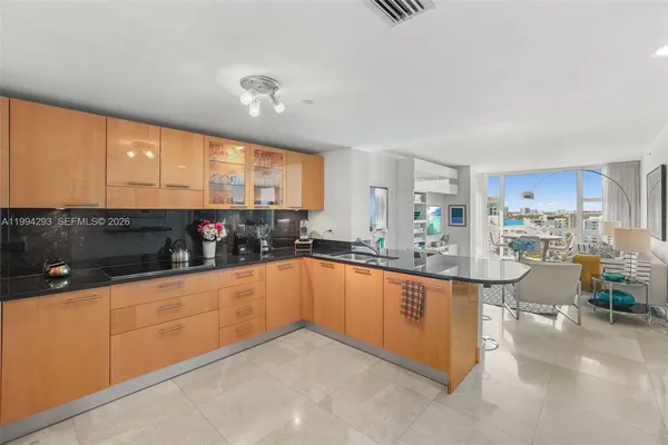 $5,800 | 6801 Collins Avenue, Unit 1112, Miami Beach, FL 33141