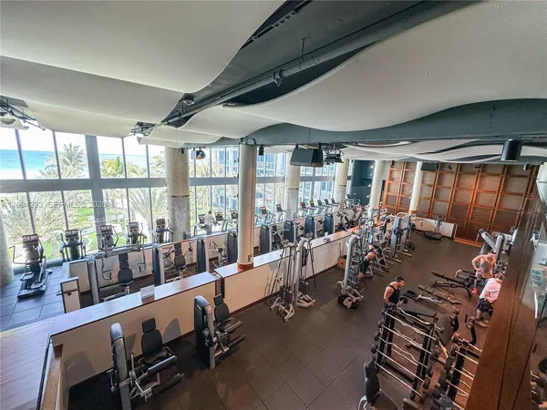 $5,800 | 6801 Collins Avenue, Unit 1112, Miami Beach, FL 33141