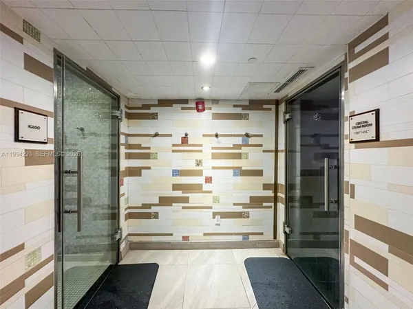 $5,800 | 6801 Collins Avenue, Unit 1112, Miami Beach, FL 33141