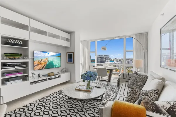 $5,800 | 6801 Collins Avenue, Unit 1112, Miami Beach, FL 33141