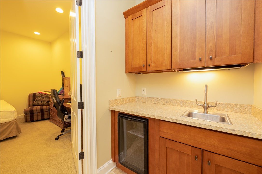 430 Riverstone Drive Salem, SC 29676 - Photo 28 of 39 Wet bar area