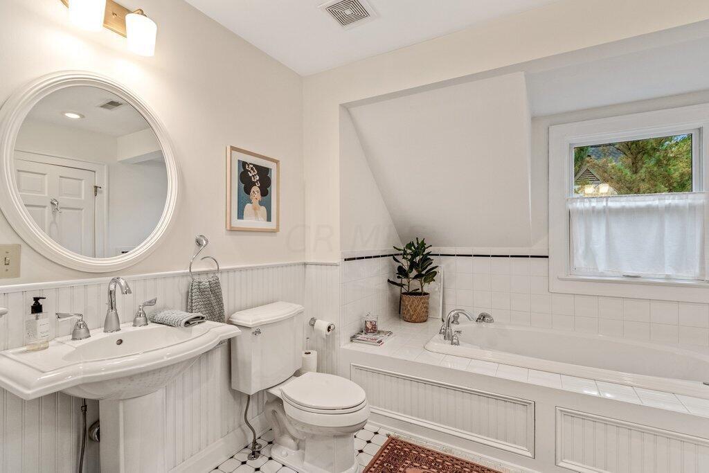 2274 Yorkshire Road Columbus, OH 43221 - Photo 48 of 59