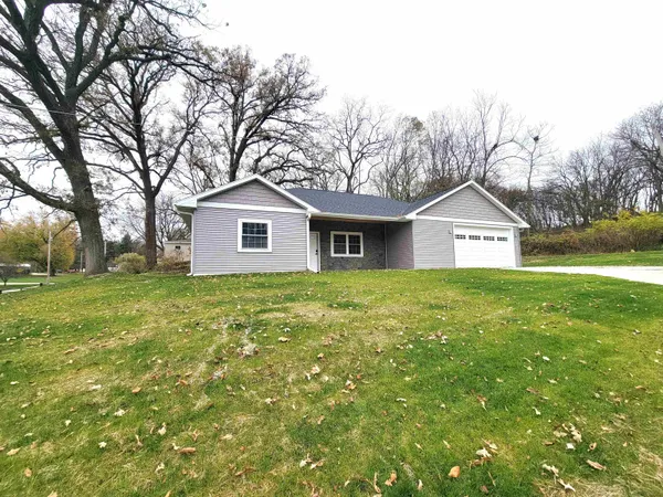 $329,900 | 810 Galena Street, Darlington, WI 53530