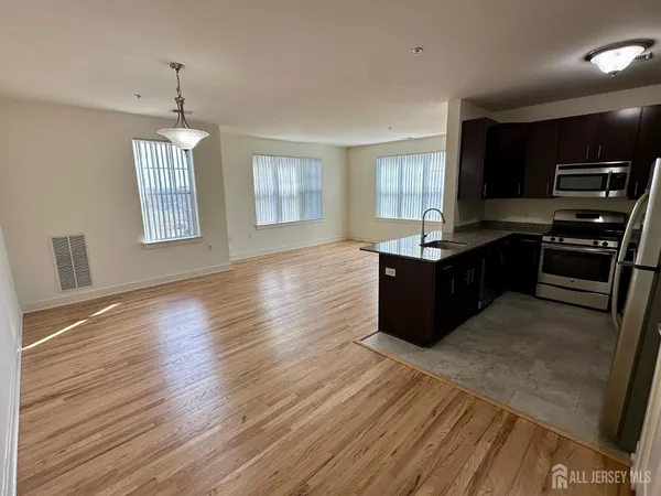 $2,695 | 101 Roosevelt Avenue, Unit 311, Carteret, NJ 07008