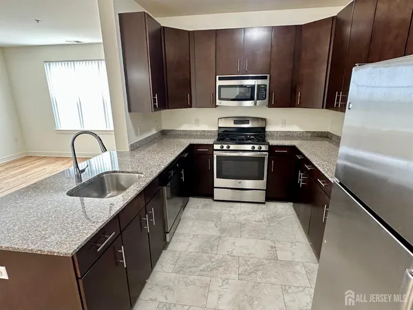 $2,695 | 101 Roosevelt Avenue, Unit 311, Carteret, NJ 07008