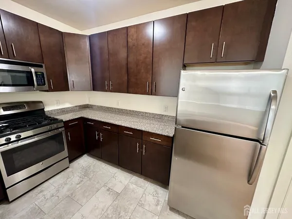 $2,695 | 101 Roosevelt Avenue, Unit 311, Carteret, NJ 07008