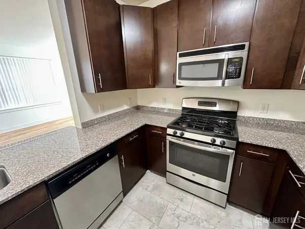 $2,695 | 101 Roosevelt Avenue, Unit 311, Carteret, NJ 07008