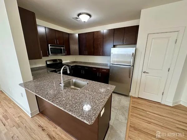 $2,695 | 101 Roosevelt Avenue, Unit 311, Carteret, NJ 07008