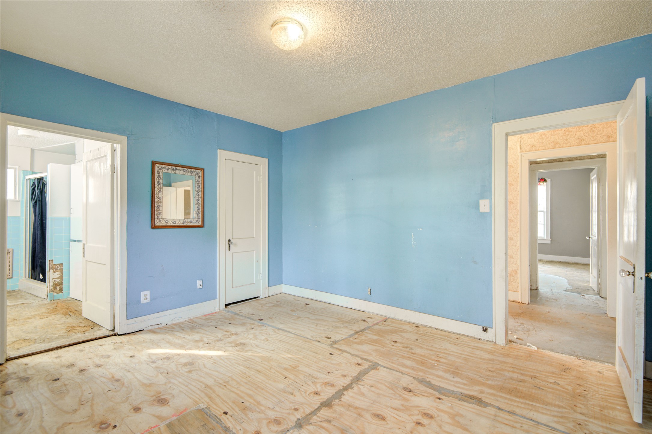508 East 2nd Street Sweeny, TX 77480 - Photo 20 of 41 a view of a big room with wooden floor and bathroom