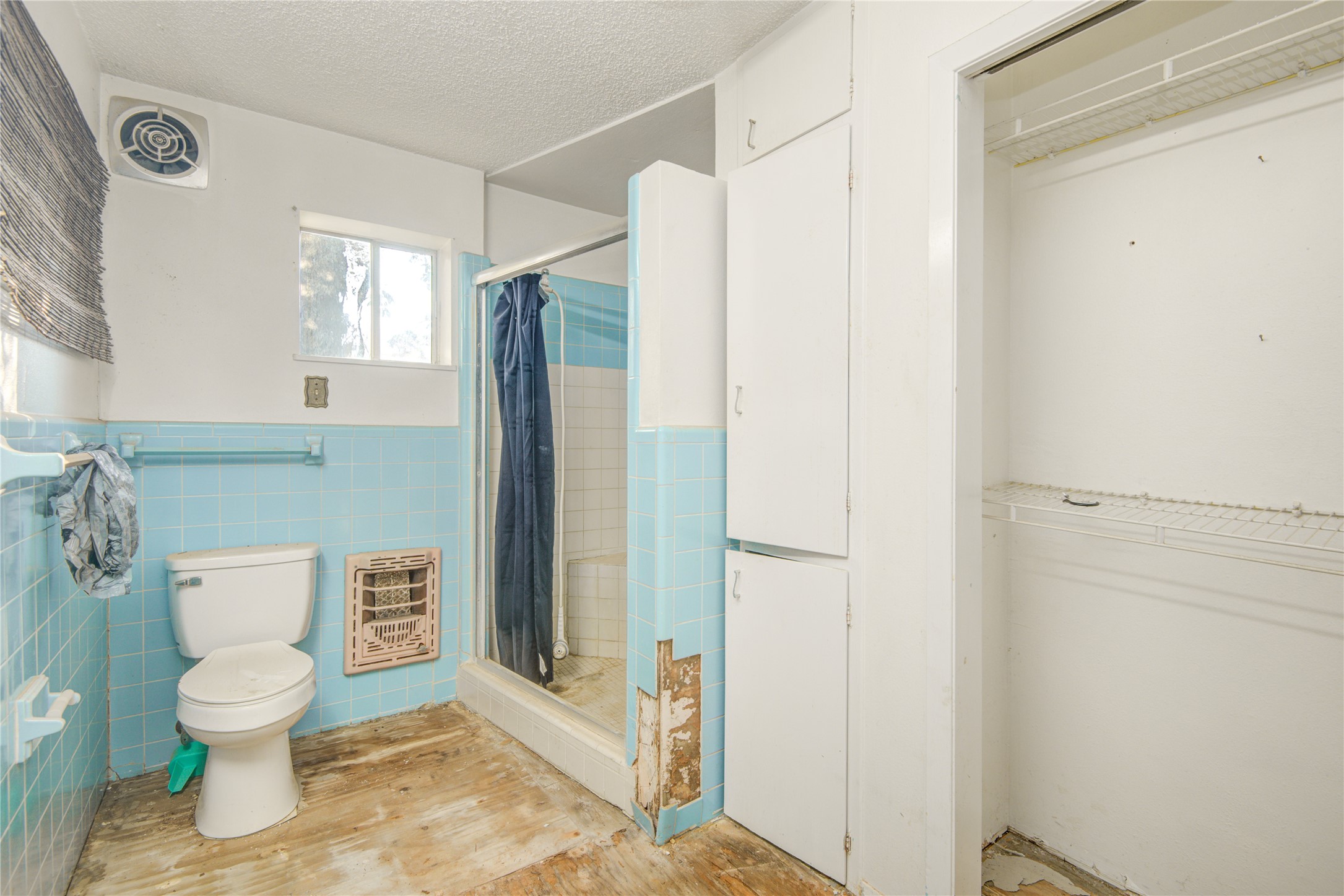 508 East 2nd Street Sweeny, TX 77480 - Photo 23 of 41 a bathroom with a toilet and a shower