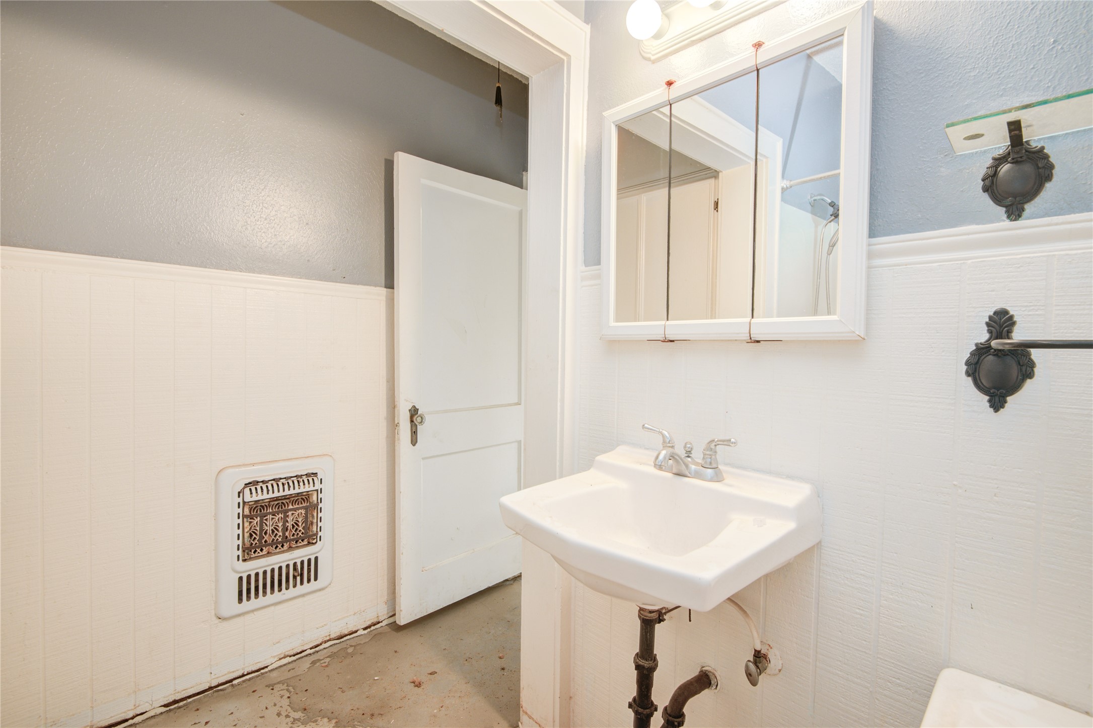 508 East 2nd Street Sweeny, TX 77480 - Photo 27 of 41 a bathroom with a sink a mirror and a shower
