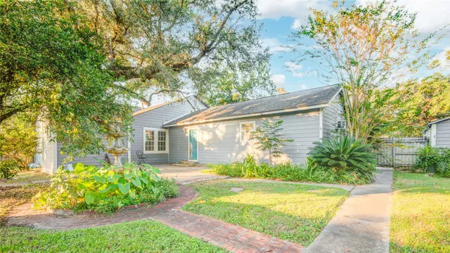 a view of backyard with a garden and plants