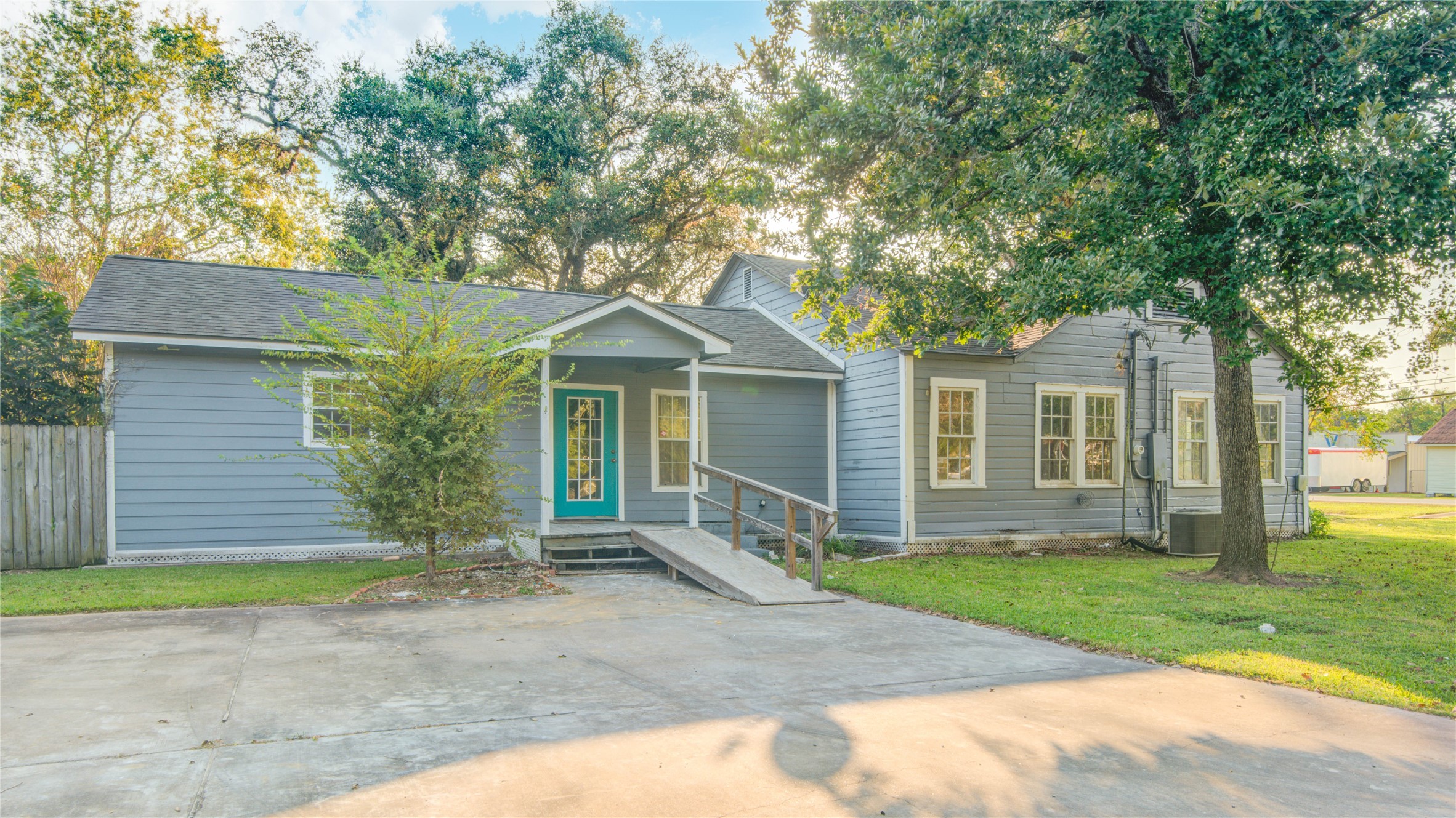 508 East 2nd Street Sweeny, TX 77480 - Photo 39 of 41 a front view of a house with garden