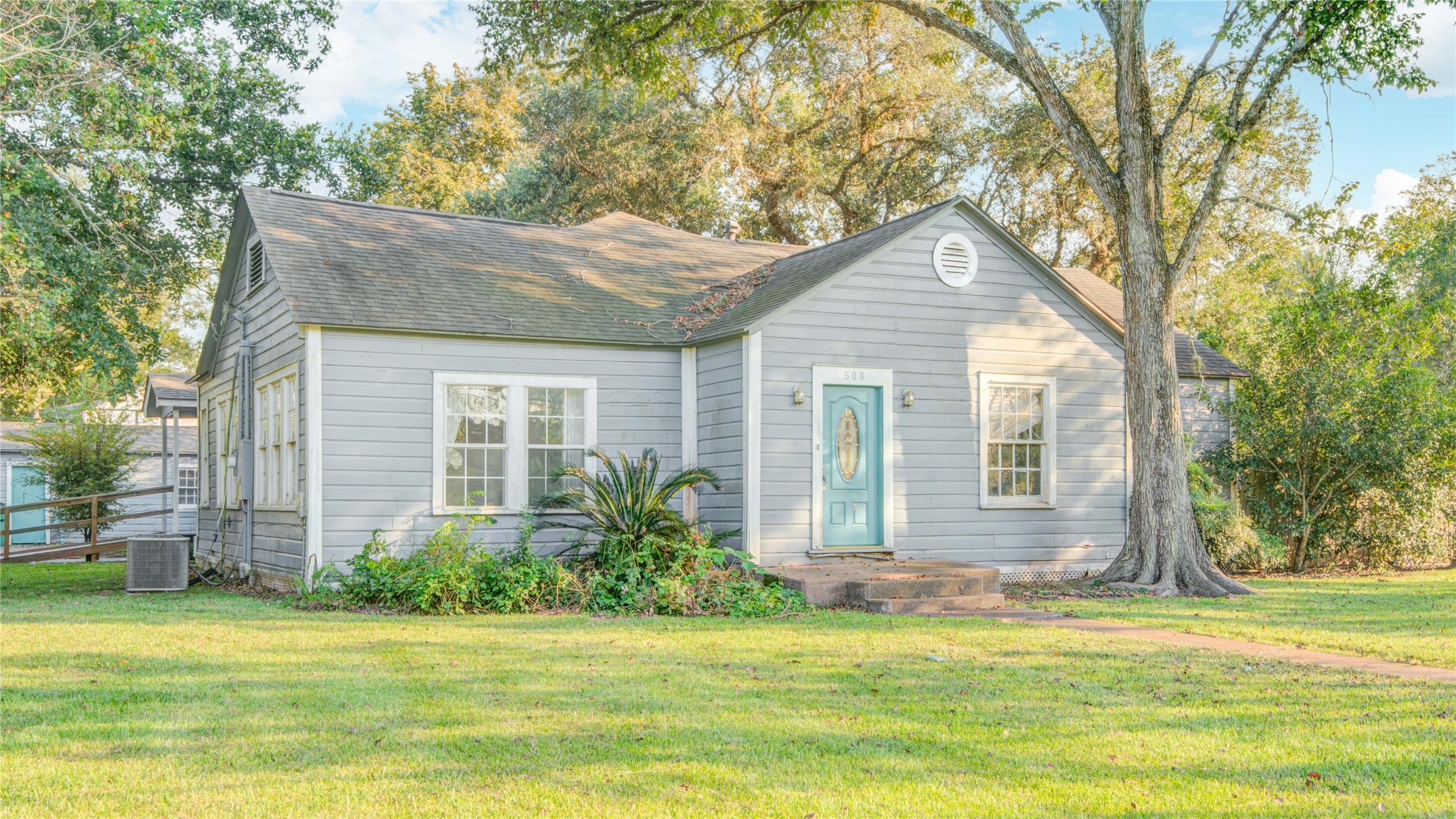 508 East 2nd Street Sweeny, TX 77480 - Photo 41 of 41 a front view of a house with a garden