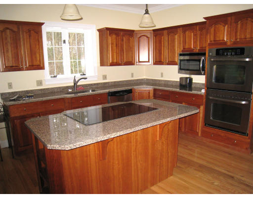 18 Daniel Shays Road Hopkinton, MA 01748 - Photo 4 of 16 Gallery Image 4