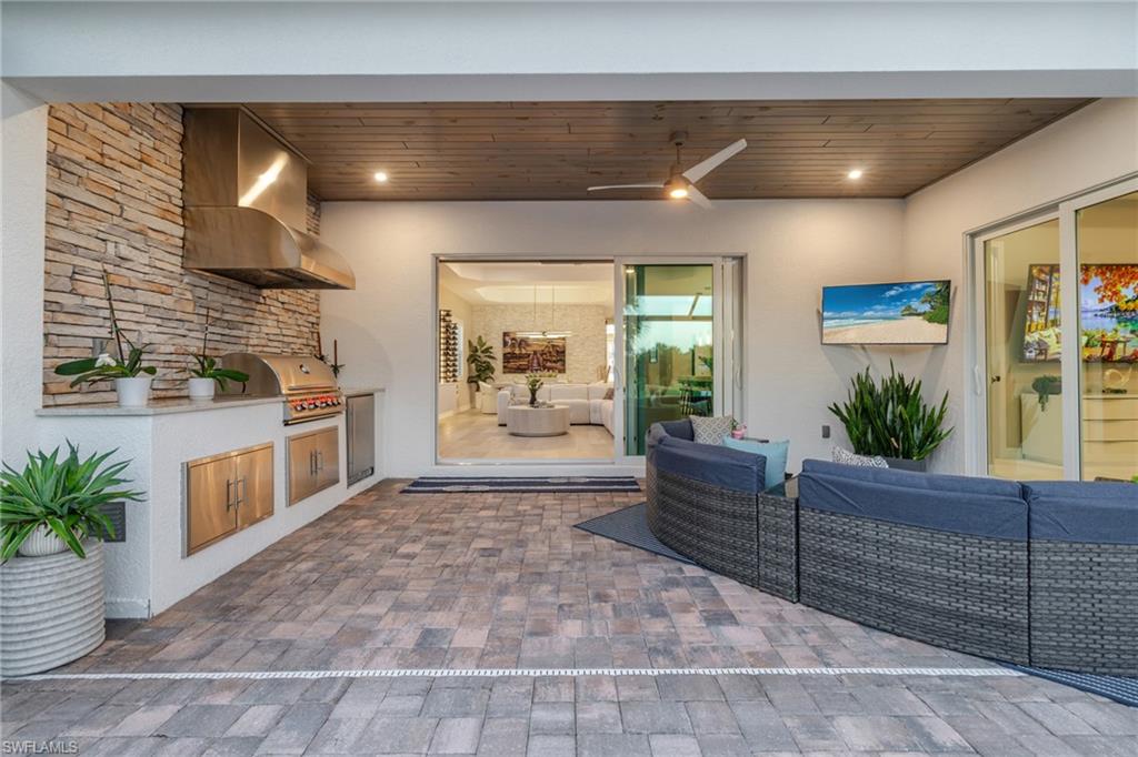 13543 Blue Bay Circle Fort Myers, FL 33913 - Photo 5 of 45 a living room with furniture