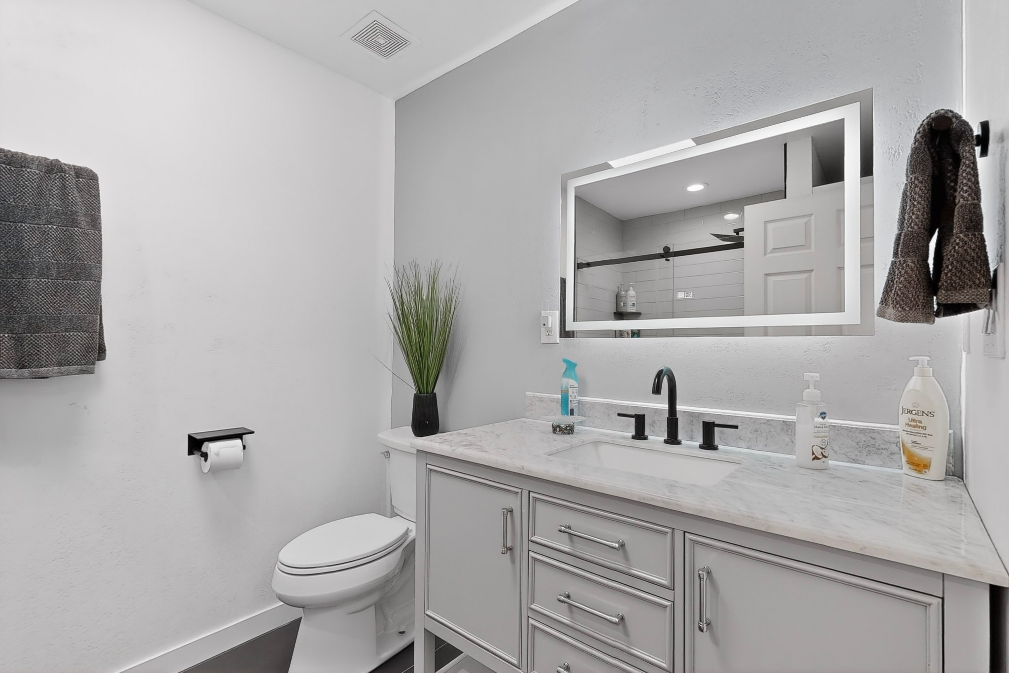 32 Lucero Road, Unit AB Santa Fe, NM 87508 - Photo 36 of 40 Casita bathroom