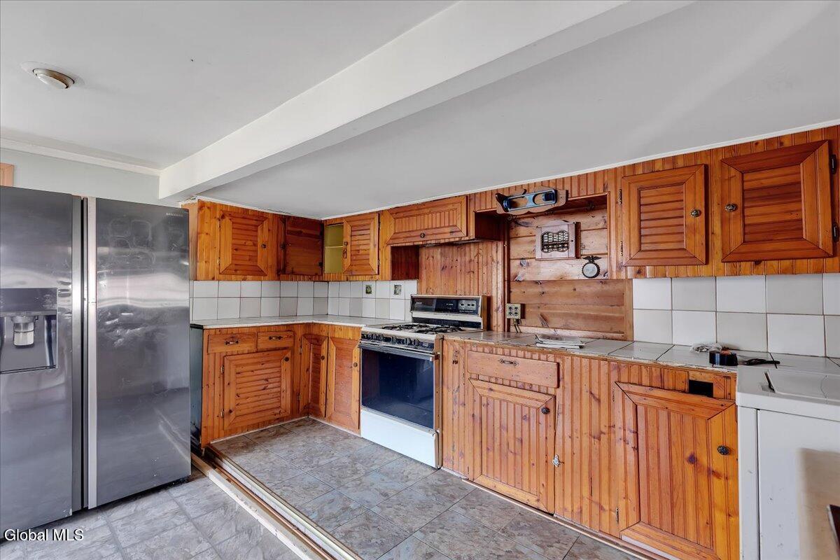 89 Morris Road Schenectady, NY 12304 - Photo 5 of 28 2-IMG_6655