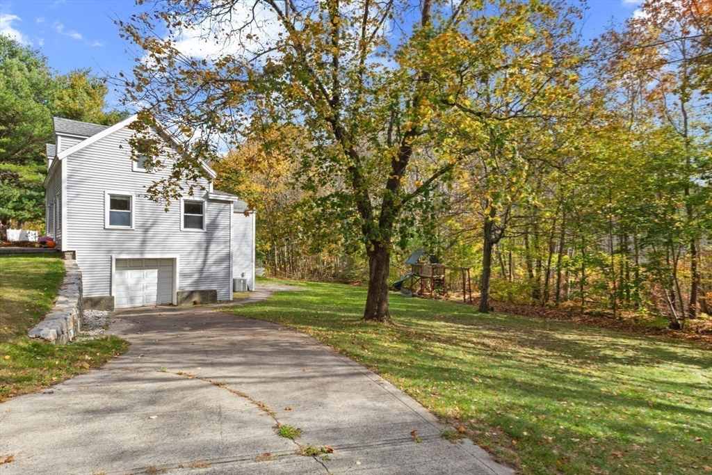 322 Central Street Hudson, MA 01749 - Photo 19 of 32